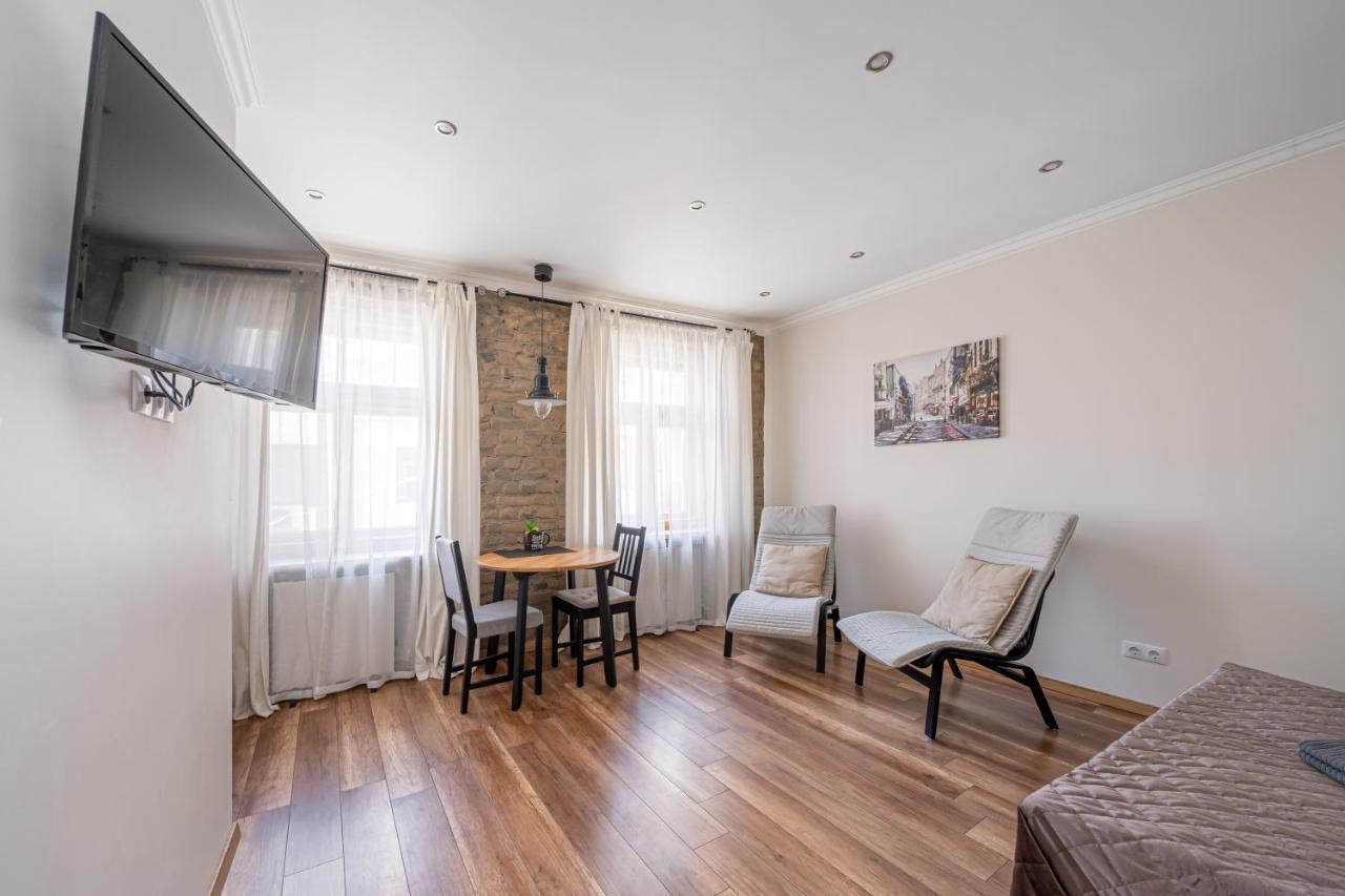 Top-Floor Studio With Courtyard View In Unesco Area, Murnieku Street Residence リガ エクステリア 写真