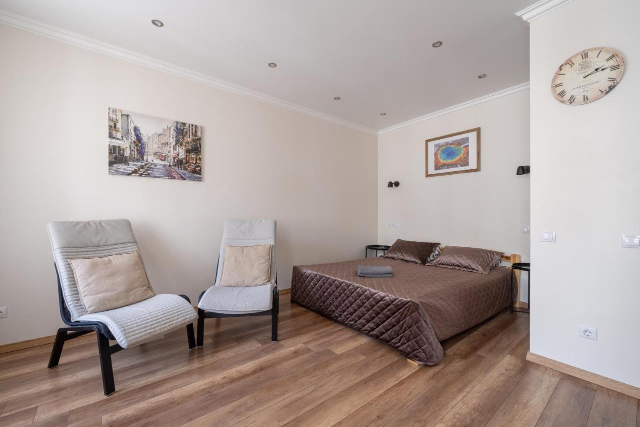 Top-Floor Studio With Courtyard View In Unesco Area, Murnieku Street Residence リガ エクステリア 写真