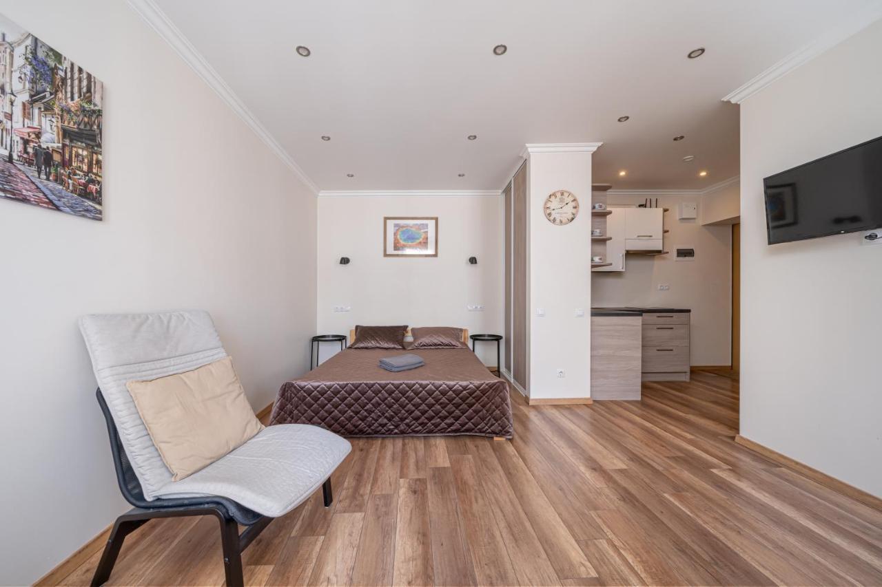 Top-Floor Studio With Courtyard View In Unesco Area, Murnieku Street Residence リガ エクステリア 写真