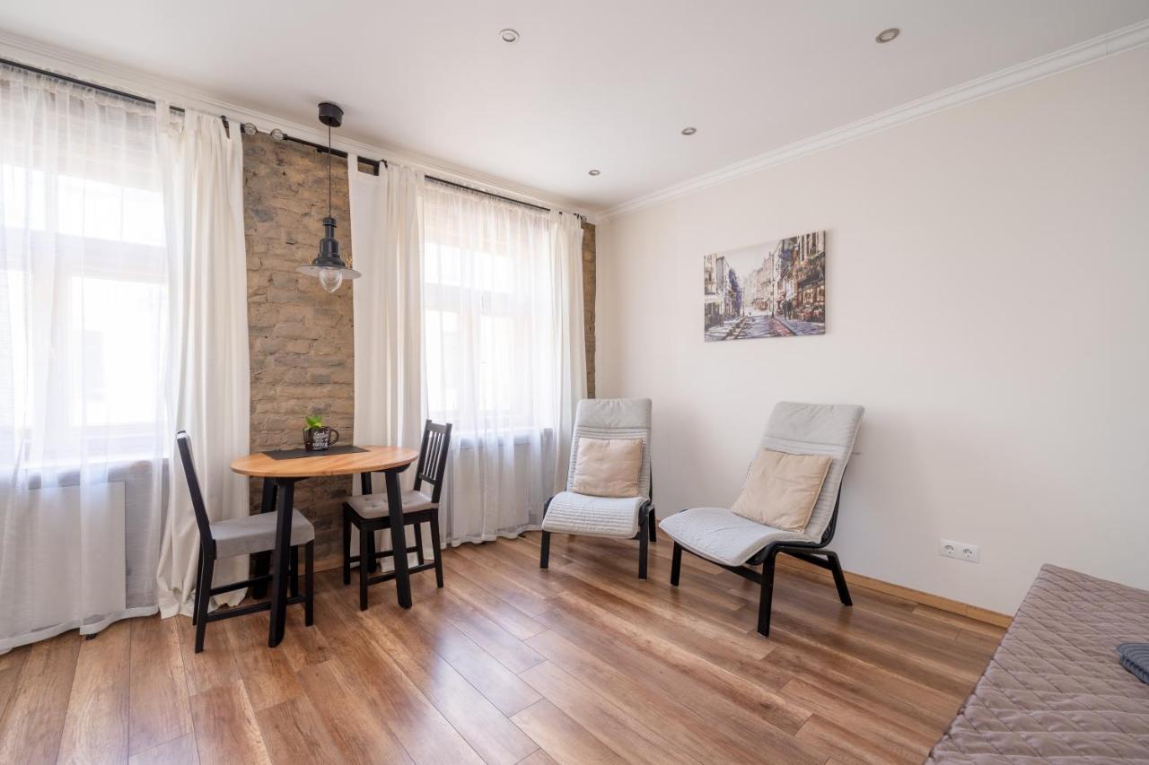 Top-Floor Studio With Courtyard View In Unesco Area, Murnieku Street Residence リガ エクステリア 写真