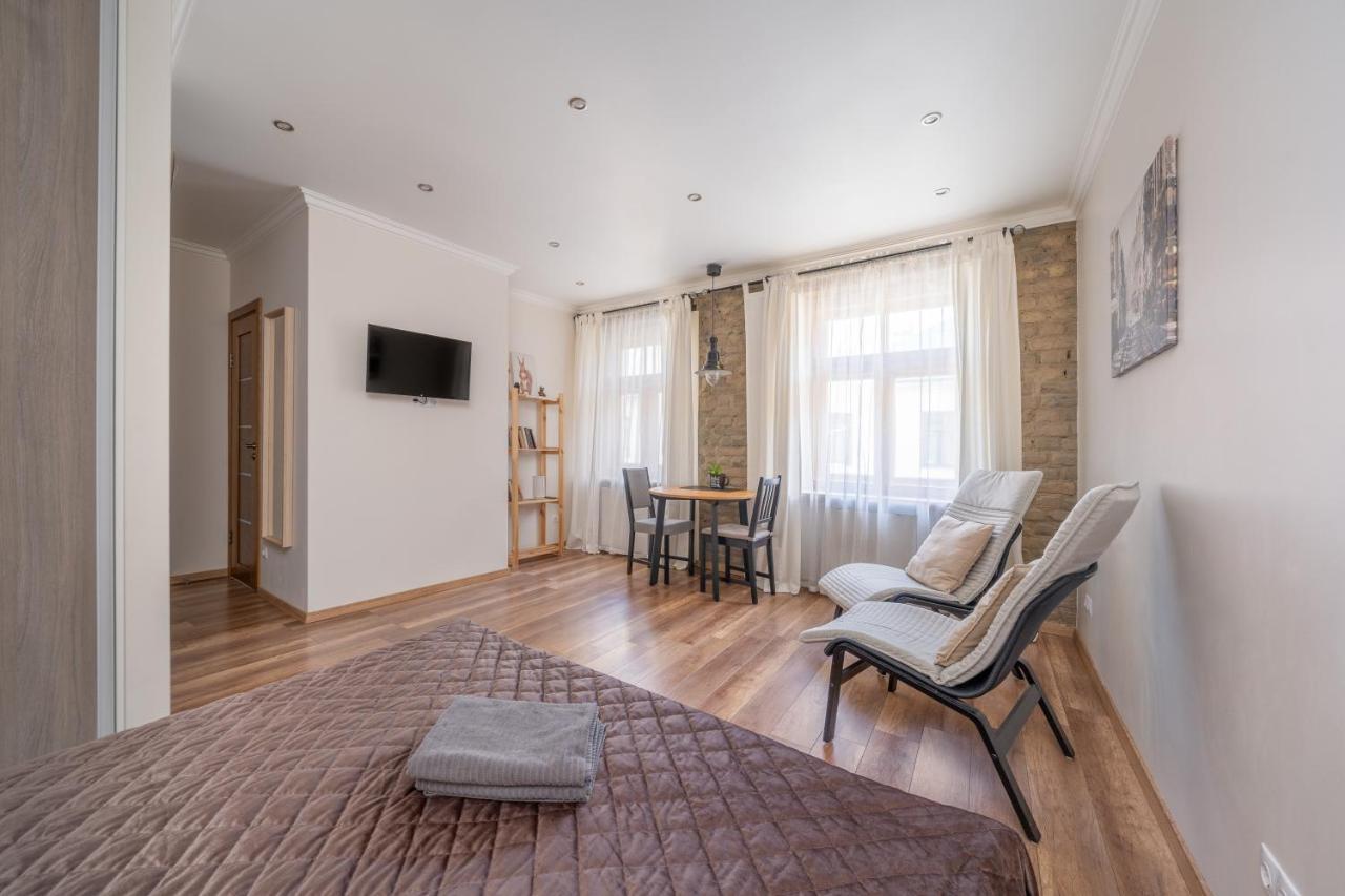 Top-Floor Studio With Courtyard View In Unesco Area, Murnieku Street Residence リガ エクステリア 写真