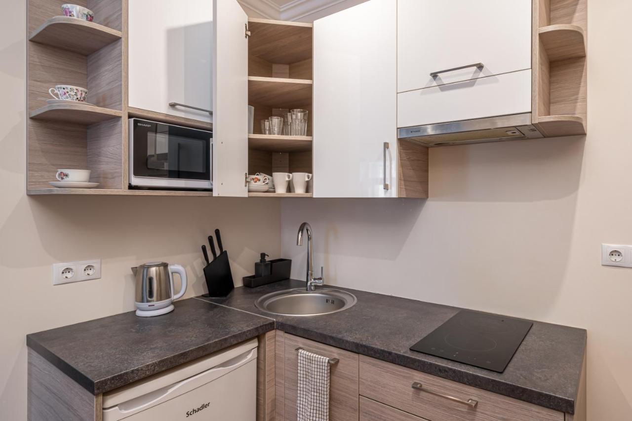 Top-Floor Studio With Courtyard View In Unesco Area, Murnieku Street Residence リガ エクステリア 写真