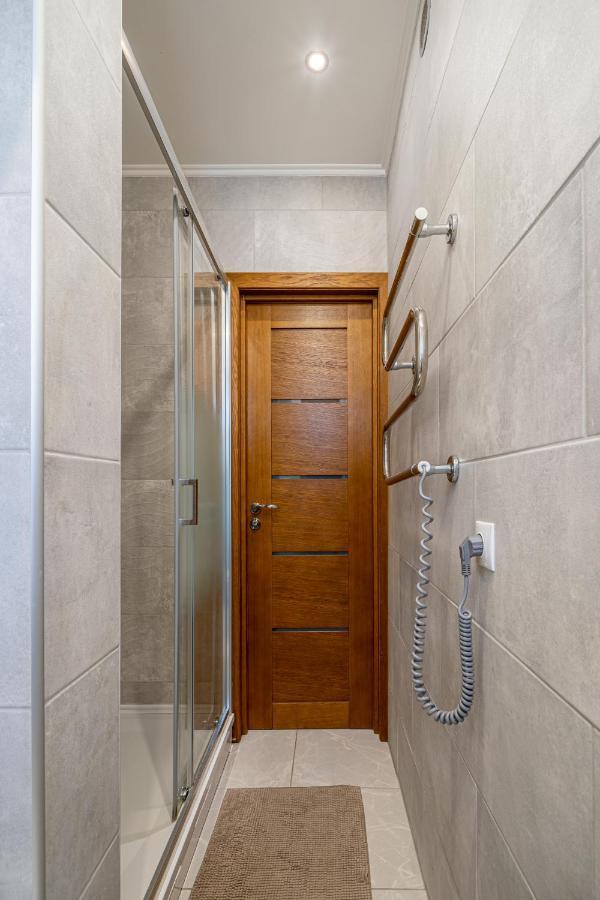 Top-Floor Studio With Courtyard View In Unesco Area, Murnieku Street Residence リガ エクステリア 写真