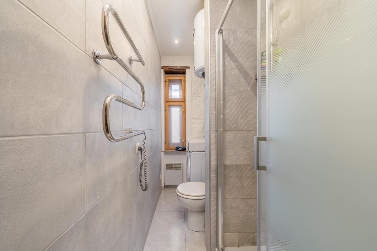 Top-Floor Studio With Courtyard View In Unesco Area, Murnieku Street Residence リガ エクステリア 写真
