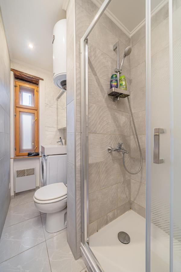 Top-Floor Studio With Courtyard View In Unesco Area, Murnieku Street Residence リガ エクステリア 写真
