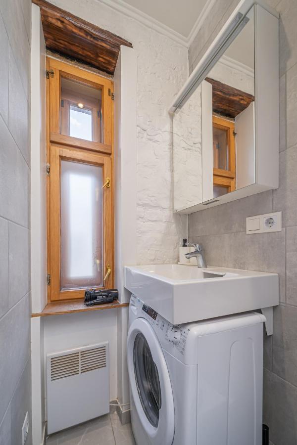 Top-Floor Studio With Courtyard View In Unesco Area, Murnieku Street Residence リガ エクステリア 写真