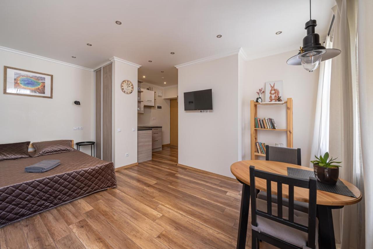 Top-Floor Studio With Courtyard View In Unesco Area, Murnieku Street Residence リガ エクステリア 写真